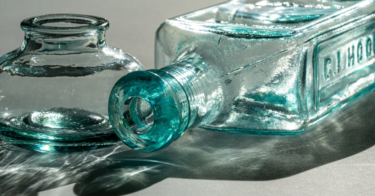 Algae terrarium: automatically empty bottles - Clear Glass Bottles 
