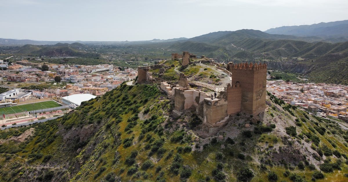 An unbeatable fortress of a singe vampire? - Castillo de Tabernas on a Hill 