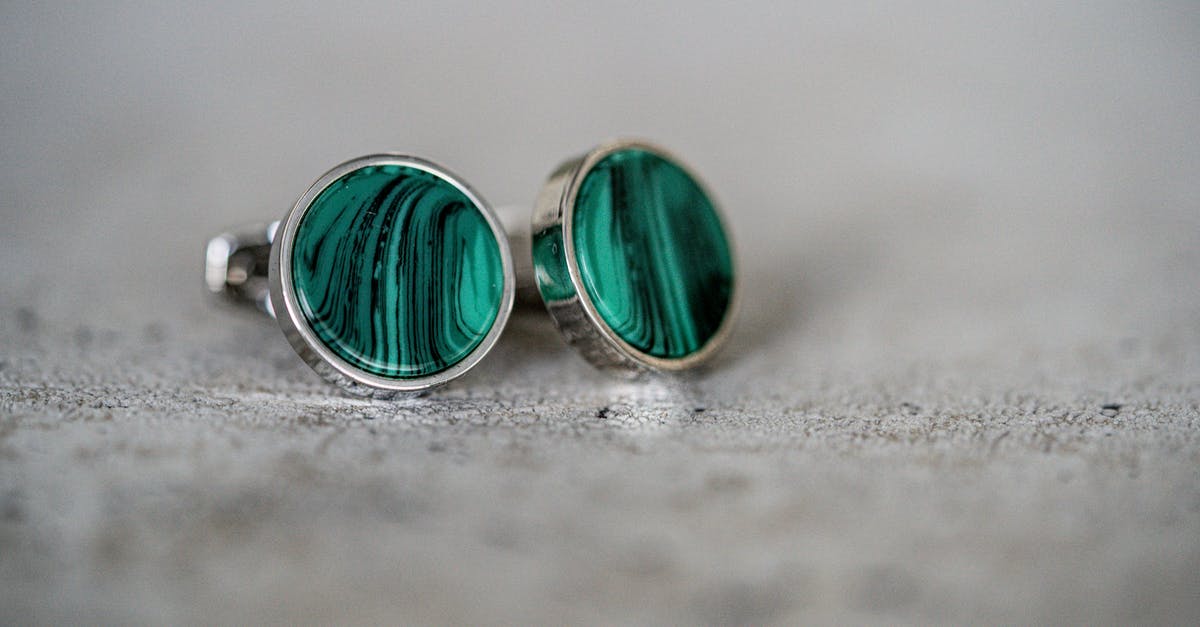 Any way to make all objects to have the same colour in Dwarf Fortress regardless of their material? - Verdant earrings placed on paved road