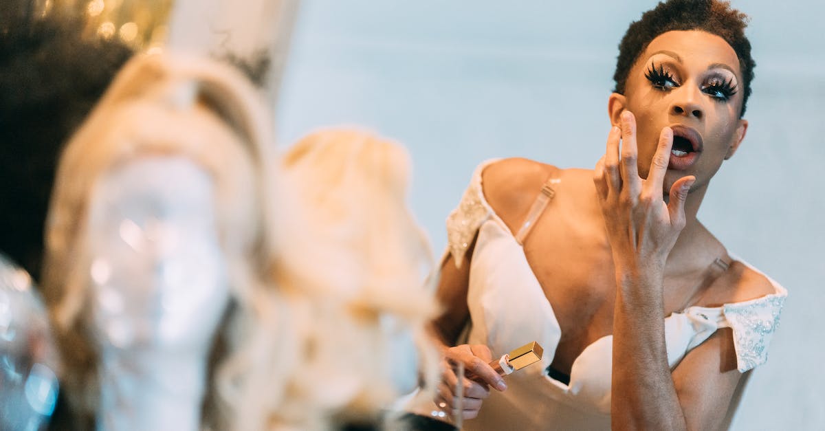 Applied Energistics Subnetwork doesn't accept items - Ethnic man applying lipstick in front of mirror Applied Energistics Subnetwork doesn't accept items - Ethnic man applying lipstick in front of mirror
