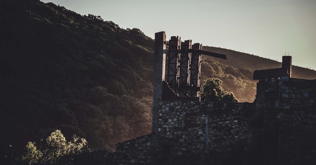 Are fixed damage weapons worse than damage range weapons? - Old ruined fort in mountainous valley at sundown Are fixed damage weapons worse than damage range weapons? - Old ruined fort in mountainous valley at sundown