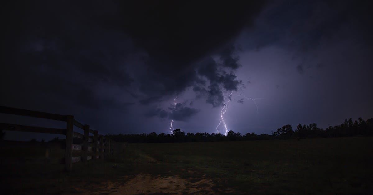 As a Zeus, should I max Static Field or Arc Lightning after Lightning Bolt? - Lightning Strike the Ground during Night Time