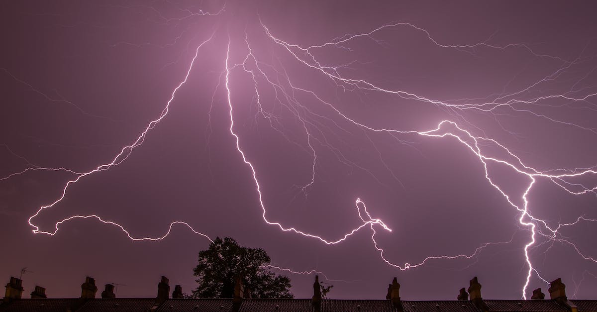 As a Zeus, should I max Static Field or Arc Lightning after Lightning Bolt? - Lighting Strike