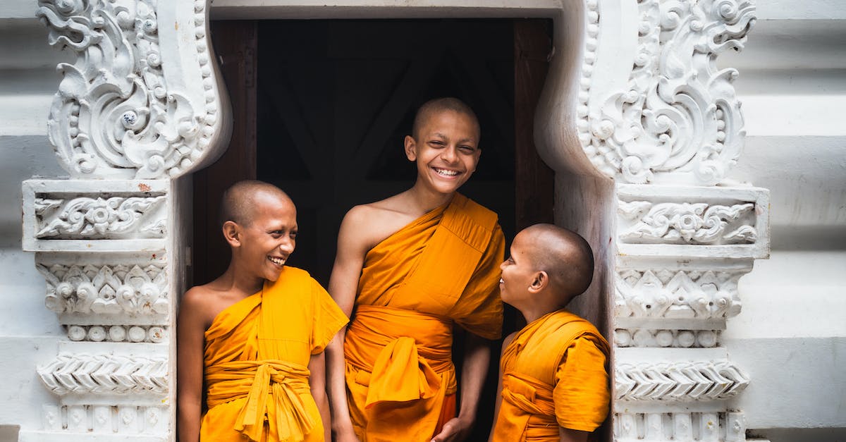 Assassin's creed 4 connors robes - Three Young and Smiling Buddhist Monks Standing on Doorway