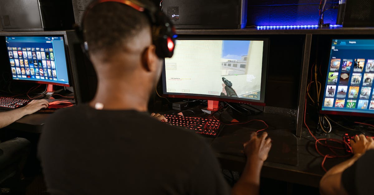 Auto-Disconnect when playing Counter Strike GO - Man Playing Counter-Strike Auto-Disconnect when playing Counter Strike GO - Man Playing Counter-Strike