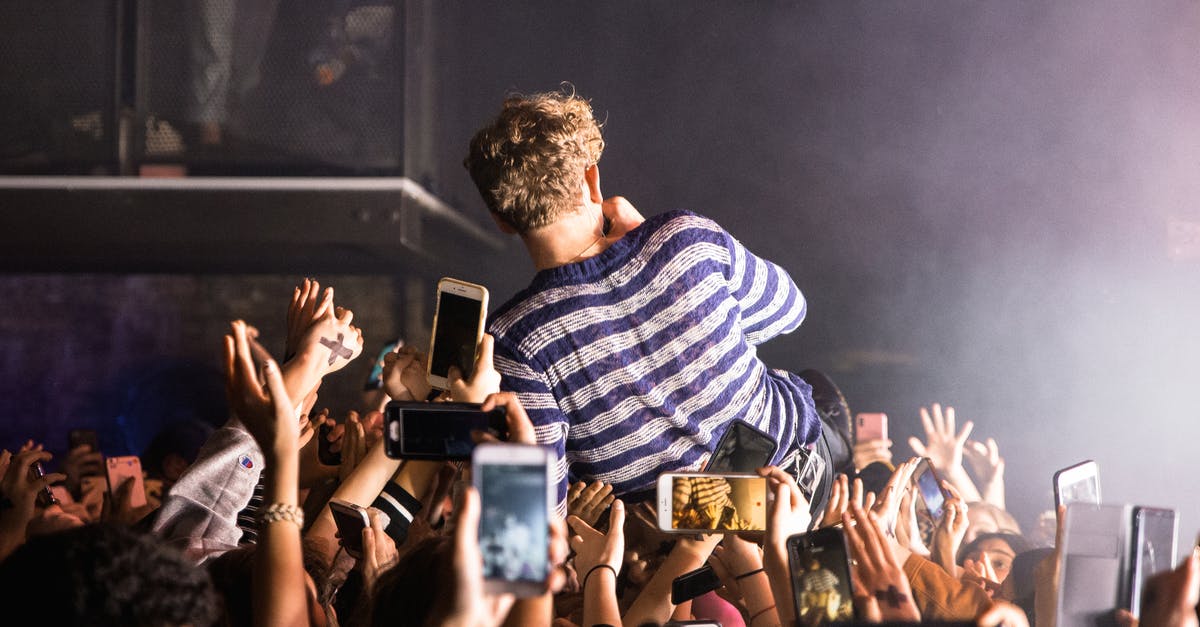 AV to HDMI 1080p Scaler Video Converter Outputting Sound But Not Video - Anonymous singer surfing crowd during show