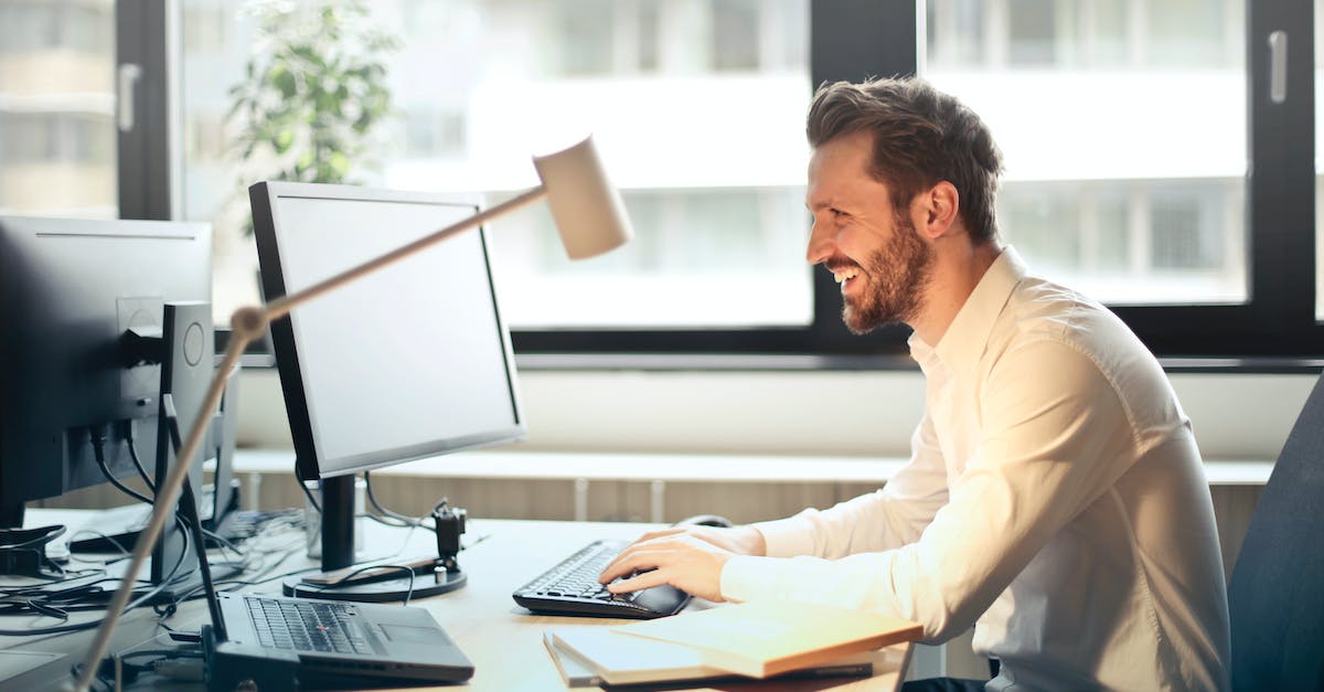 Battlefield 4 White Screen of Death - Man in White Dress Shirt Sitting on Black Rolling Chair While Facing Black Computer Set and Smiling Battlefield 4 White Screen of Death - Man in White Dress Shirt Sitting on Black Rolling Chair While Facing Black Computer Set and Smiling