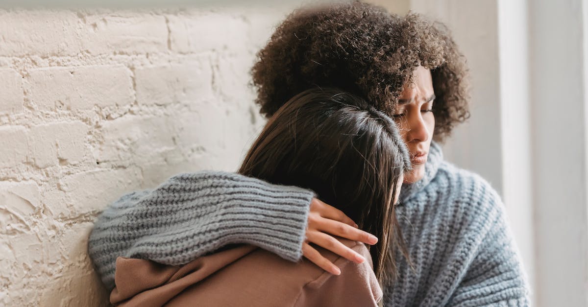 Best way to locate a friend in Elite: Dangerous (console) - Sad women hugging at home Best way to locate a friend in Elite: Dangerous (console) - Sad women hugging at home