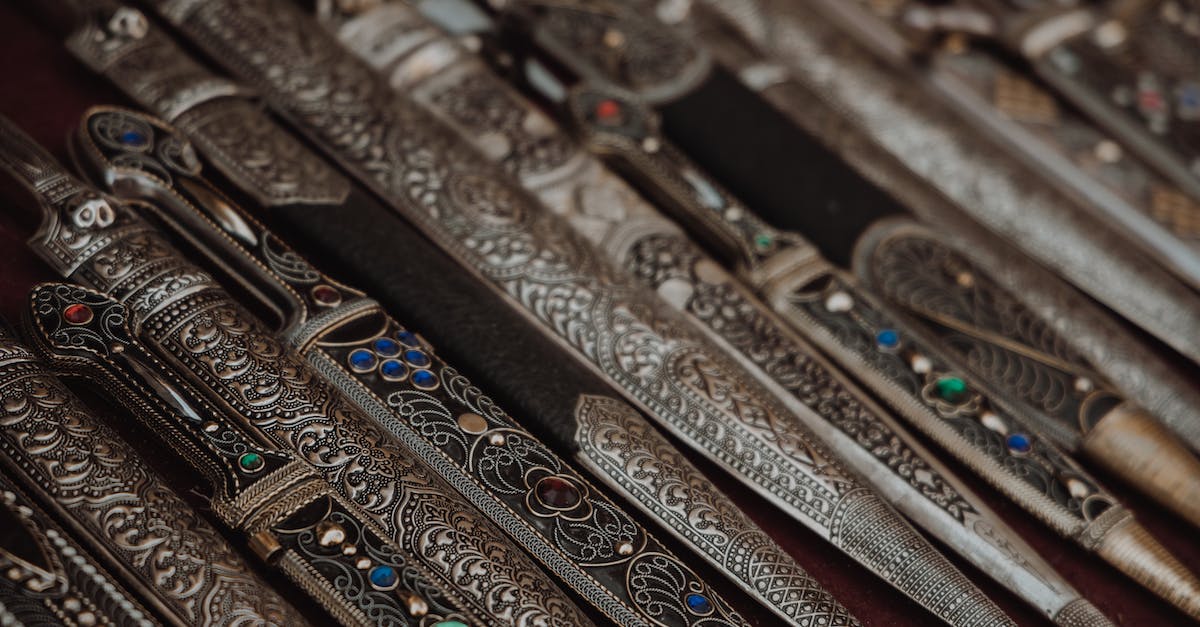 Best weapon combo for a rogue (Levelling heirlooms) - Black and Brown Floral Textile Best weapon combo for a rogue (Levelling heirlooms) - Black and Brown Floral Textile