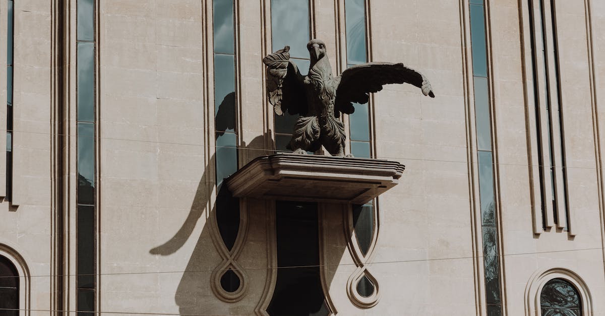 Bioshock Infinite Lutece Statue Transformation - Decoration on Ancient Building Exterior Bioshock Infinite Lutece Statue Transformation - Decoration on Ancient Building Exterior