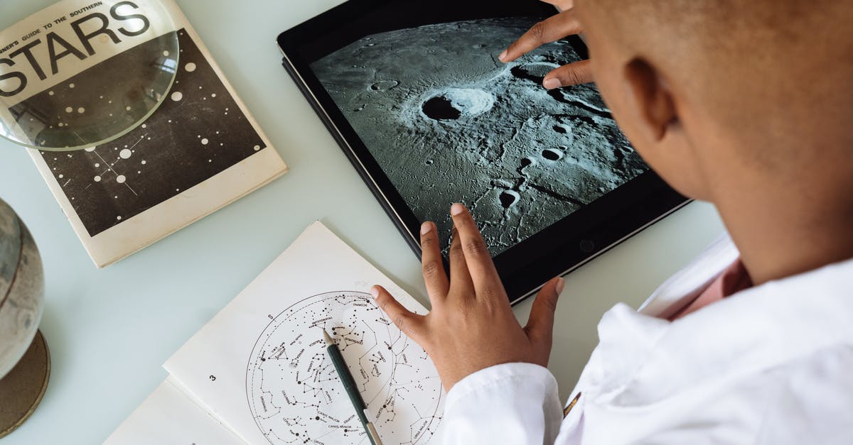 Black Screen when looking at specific things in minecraft - Crop African American student studying craters of moon on tablet at observatory