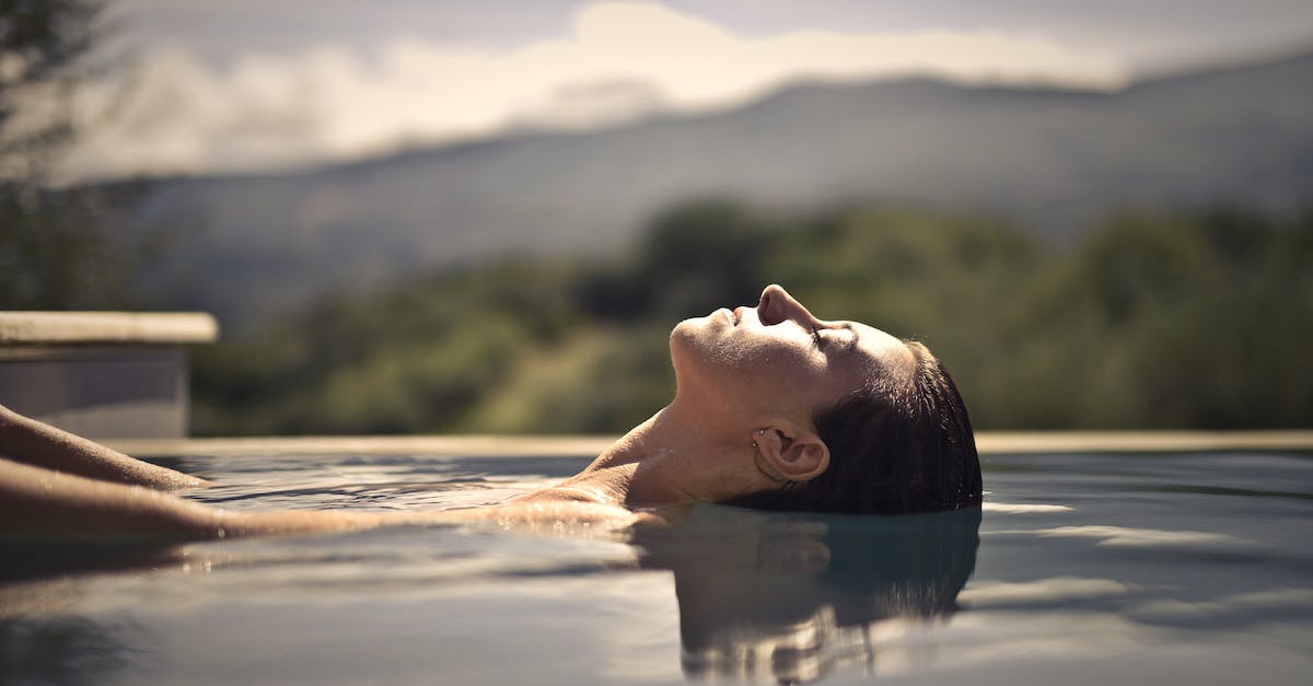 Bob's head transcends item pools? - Selective Focus side View Photo of a Woman with Her Eyes Closed Resting Her Head in Water Bob's head transcends item pools? - Selective Focus side View Photo of a Woman with Her Eyes Closed Resting Her Head in Water