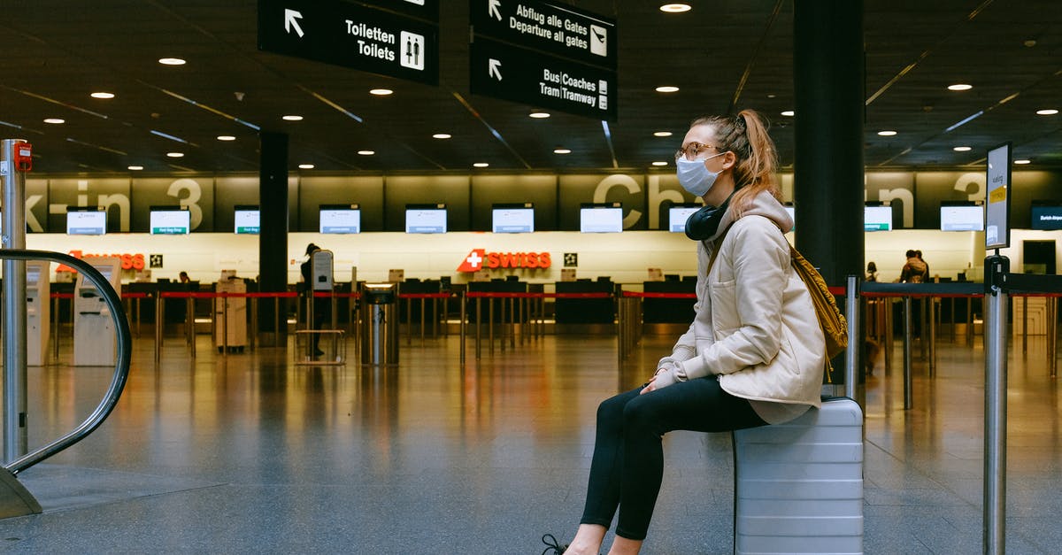BorderLands 2 VS BorderLands 1 - Woman Sitting on Luggage BorderLands 2 VS BorderLands 1 - Woman Sitting on Luggage