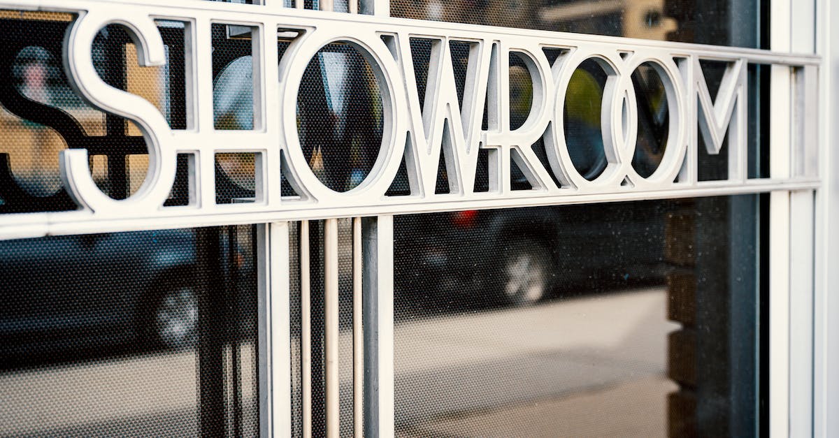 Building academy on oil tile - Auto acquire oil? - Boutique showroom on city street Building academy on oil tile - Auto acquire oil? - Boutique showroom on city street