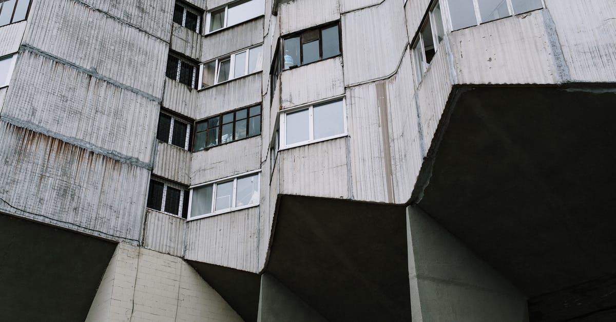 Building circuits with BuildCraft - Black and White Concrete Building