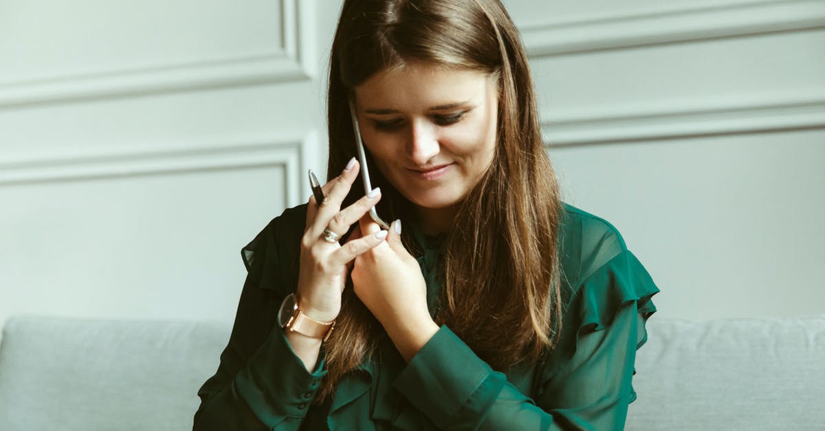 Call of duty: bo3 bullets taking so long to be counted as hits - Stylish young female employee talking on smartphone in workspace