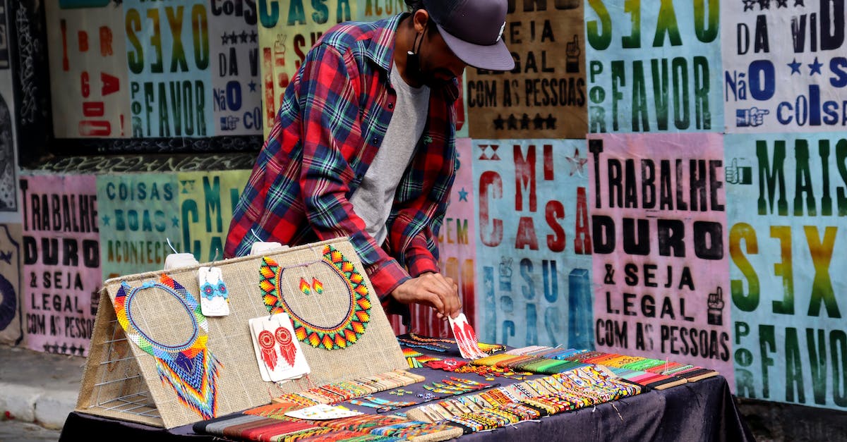 Can't get the merchant to spawn [duplicate] - Street Merchant selling Handcrafted Braids 
