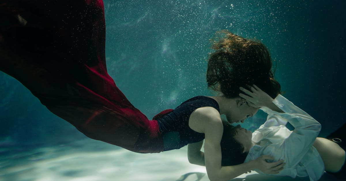 Can't see underwater in Skyrim - Woman in Red Tank Top and Red Pants Sitting on Water Can't see underwater in Skyrim - Woman in Red Tank Top and Red Pants Sitting on Water