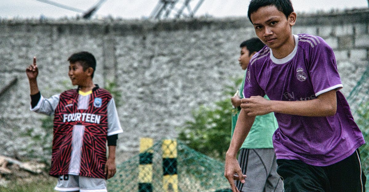 Can a player move into my town from their 3ds? - Ethnic boys playing football on street
