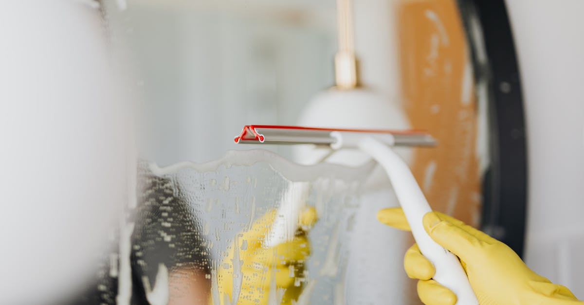 Can False Swipe cause wobbling? - Faceless person removing water from mirror