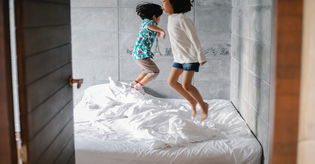 Can Gnar jump multiple times? - Funny barefooted little ethnic siblings jumping on bed
