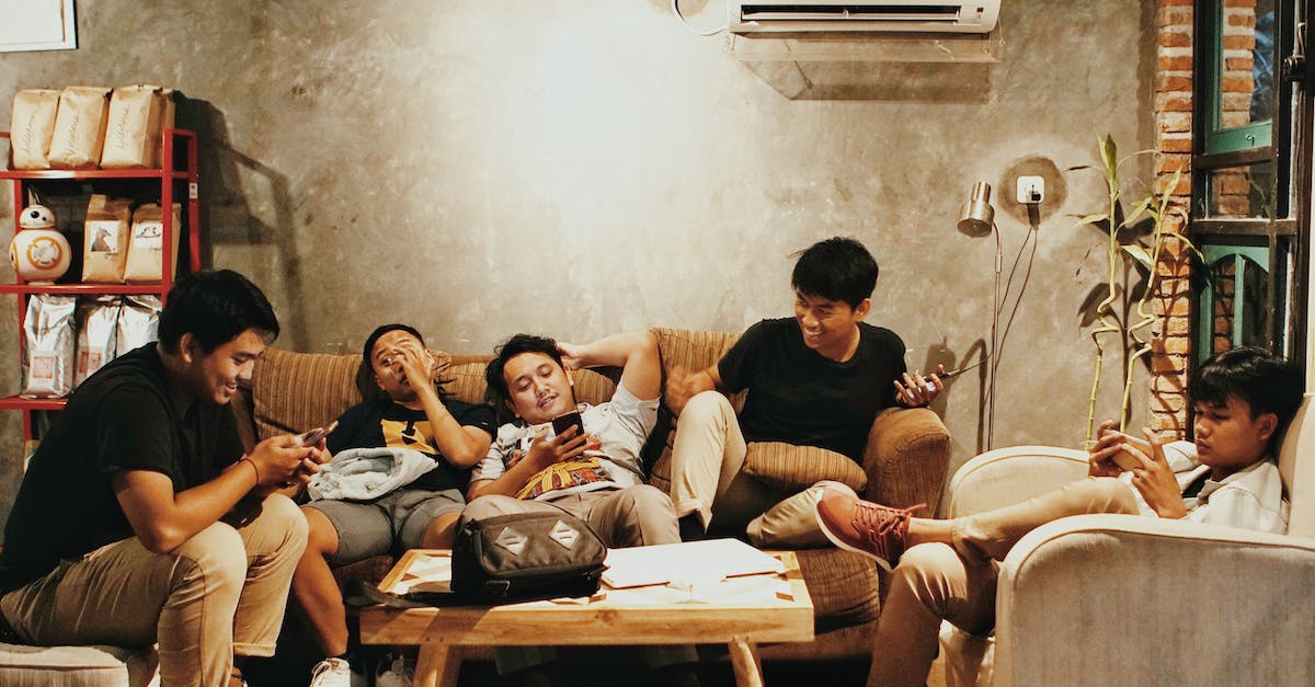 Can I make friends with people who aren't my social media friends? - Men Sits of Sofa