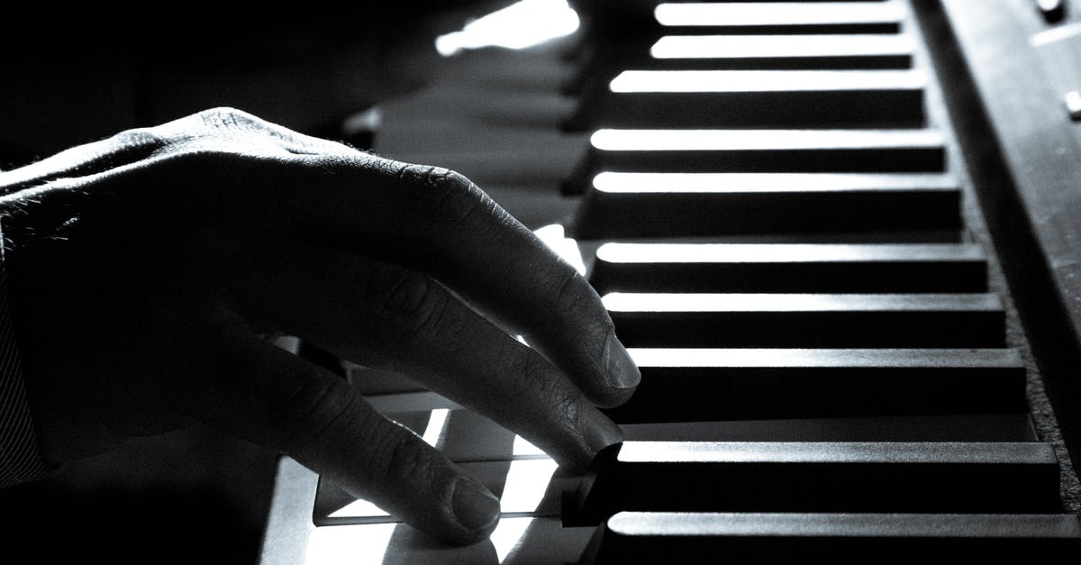 Can I play Middle Earth, Shadow of Mordor without a mouse? - Grayscale Photo of Person Playing Piano