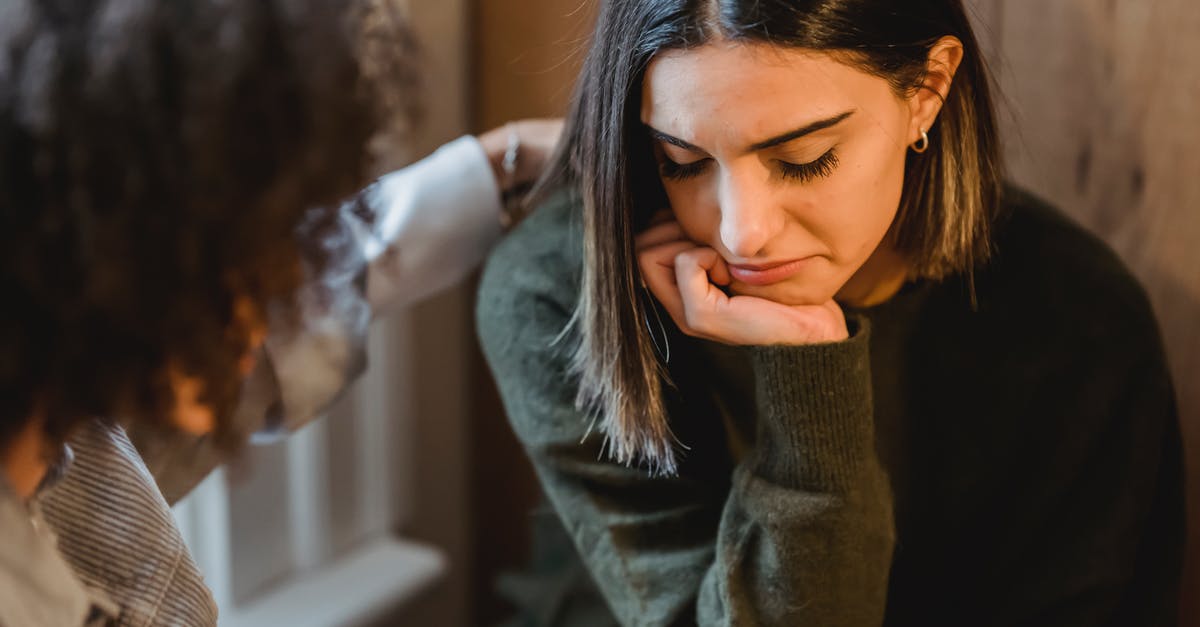 Can I use episode help envelope when receiving it late & problem receiving texts while playing [closed] - Crop woman tapping shoulder and comforting upset female friend while sitting at home together