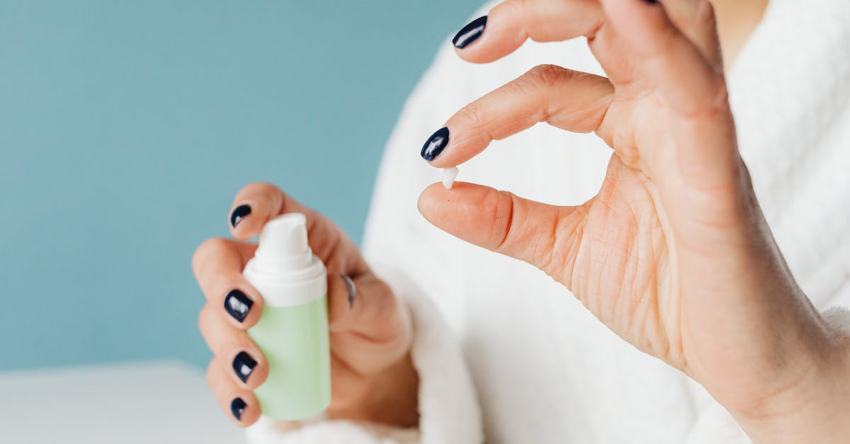 Can Torment-only legendaries drop in Greater Rifts? - Hands Holding Bottle and Drop of Cream Can Torment-only legendaries drop in Greater Rifts? - Hands Holding Bottle and Drop of Cream