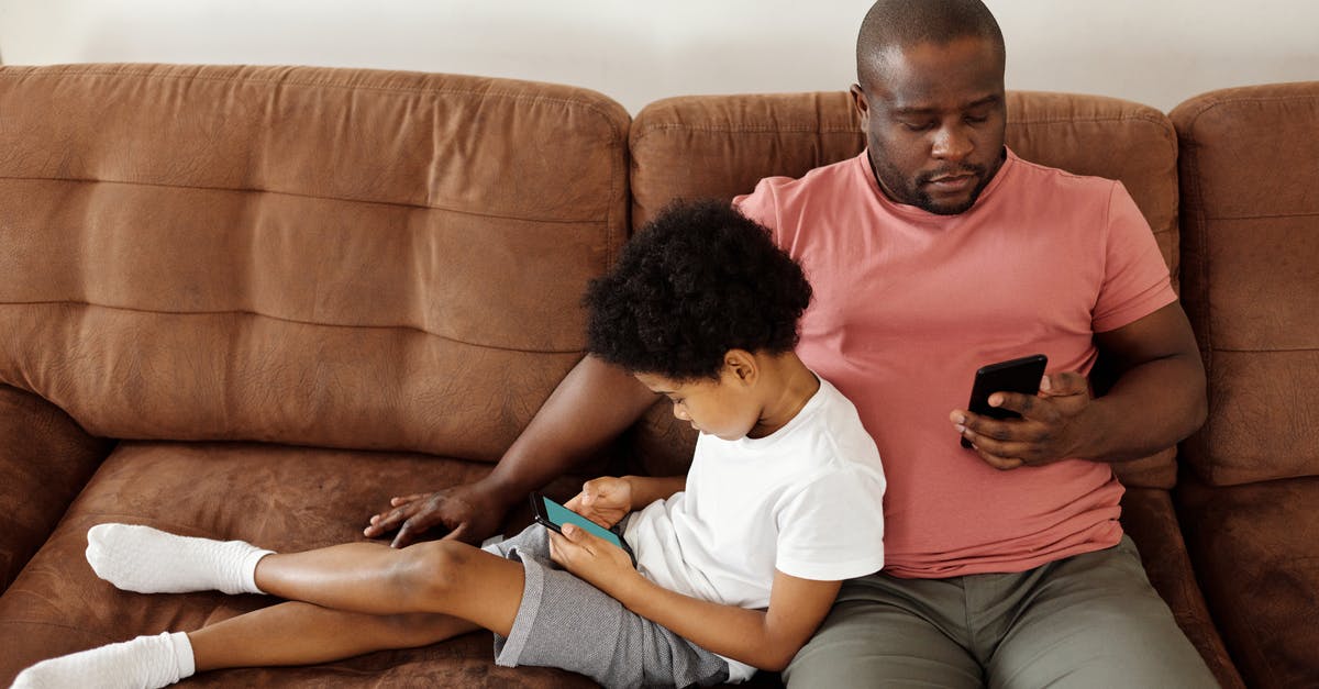 Can xbox360 and mobile cross play Minecraft [duplicate] - Father and Son Relaxing on a Sofa