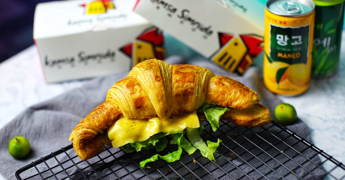 Can you share Lunch boxes between vaults? - Baked Bread With Cheese and Curly Lettuce Can you share Lunch boxes between vaults? - Baked Bread With Cheese and Curly Lettuce
