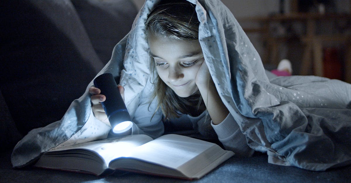 Can you turn off the flashlight on the shotgun in Halo 5? - Girl in Gray Hoodie Reading Book Can you turn off the flashlight on the shotgun in Halo 5? - Girl in Gray Hoodie Reading Book