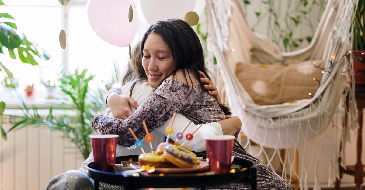 Candy Crush Soda Saga: Best levels to complete quests - Woman in Gray Long Sleeve Shirt Sitting on Chair in Front of Table With Cake Candy Crush Soda Saga: Best levels to complete quests - Woman in Gray Long Sleeve Shirt Sitting on Chair in Front of Table With Cake