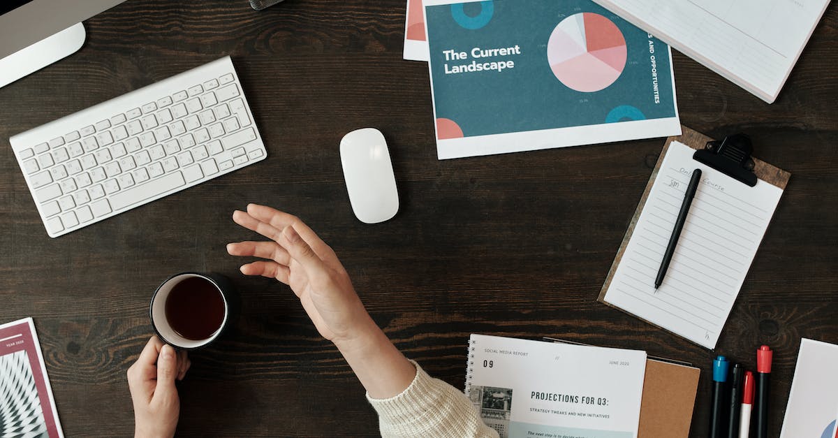 Cannot get forge to work with minecraft 1.7.2 [closed] - Person Holding White Ceramic Mug