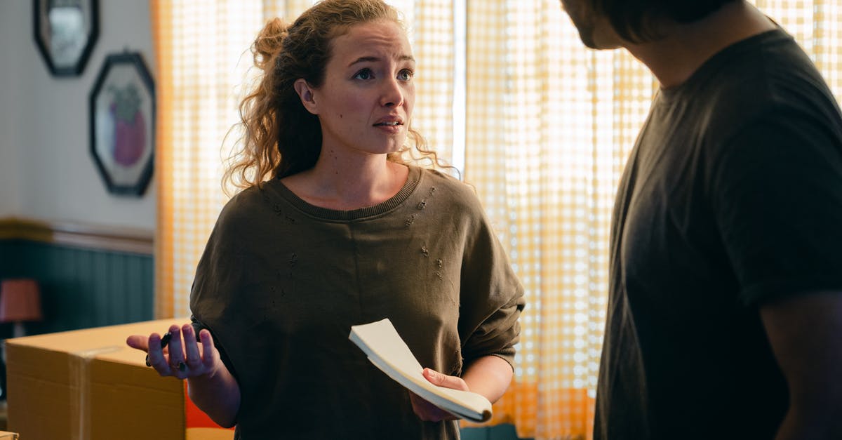 Changing Models in a Minecraft Resource pack - Couple talking while moving in new apartment