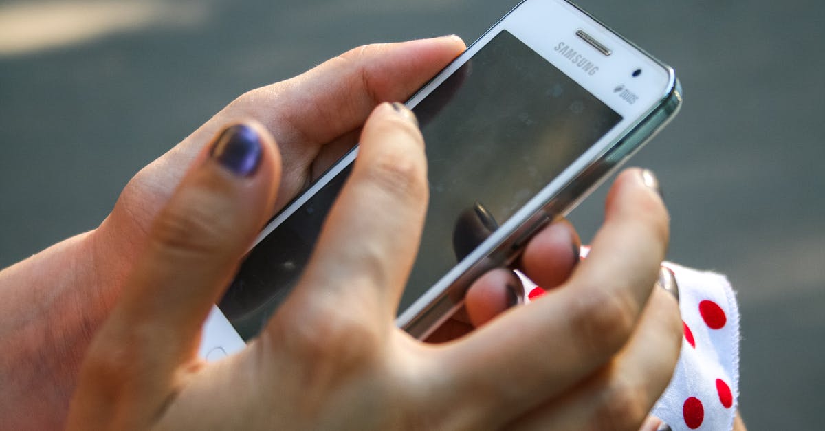 Connecting WiiU Minecraft and an Android - Human Hand Holding White Samsung Duos Android Smartphone