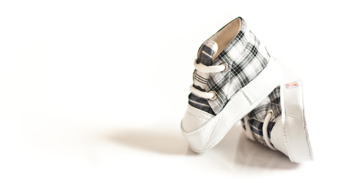 CS:GO MM Official Servers Periodically HIGH Delay [closed] - Pair of Toddler's White-and-gray Shoes