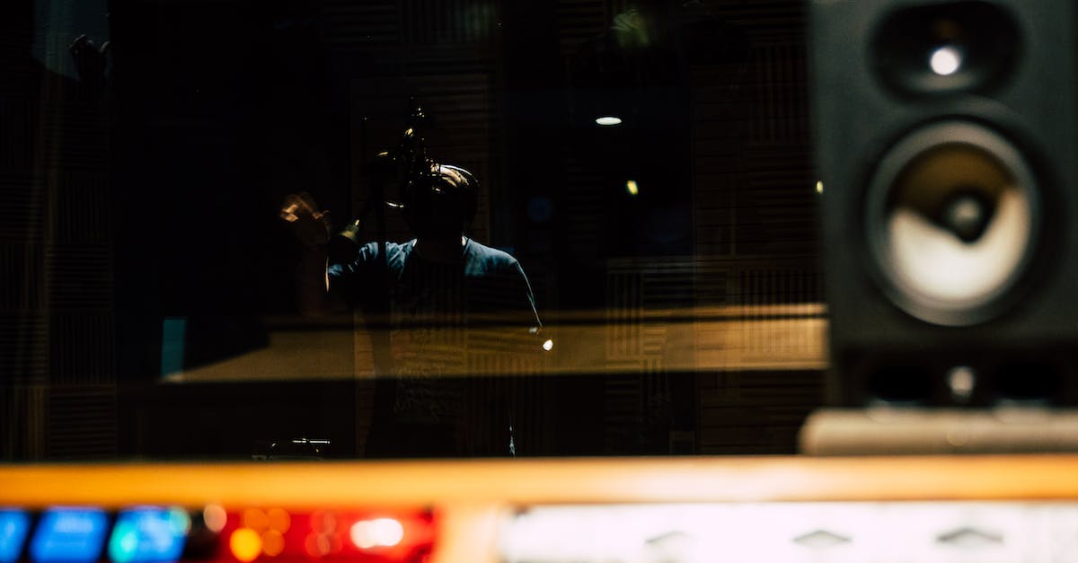 Dark Souls 2 keeps crashing on load - Unrecognizable vocal artist singing in recording studio