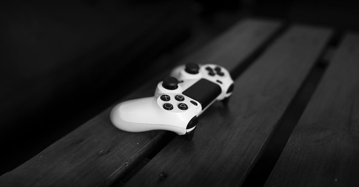 Dark Souls 2: Xbox360 vs PlayStation 3 vs Xbox One vs PlayStation 4 - White Sony Dualshock 4 Controller on Black Wood Surface