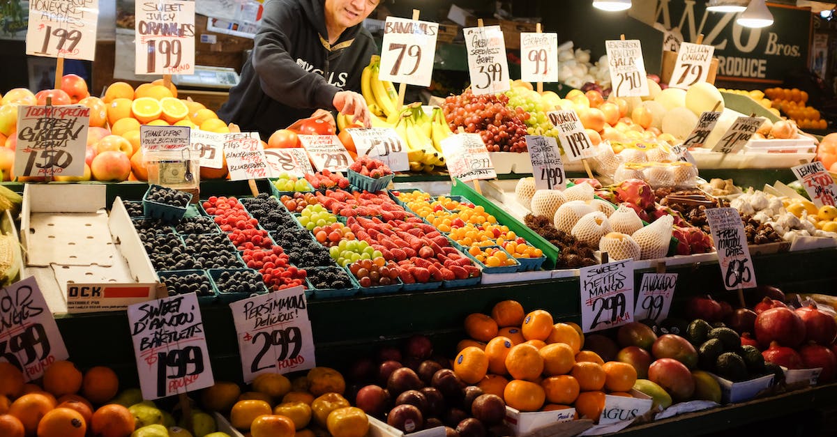 Do different vendors have different sell prices? [duplicate] - Ethnic vendor selling assorted fruits in local bazaar