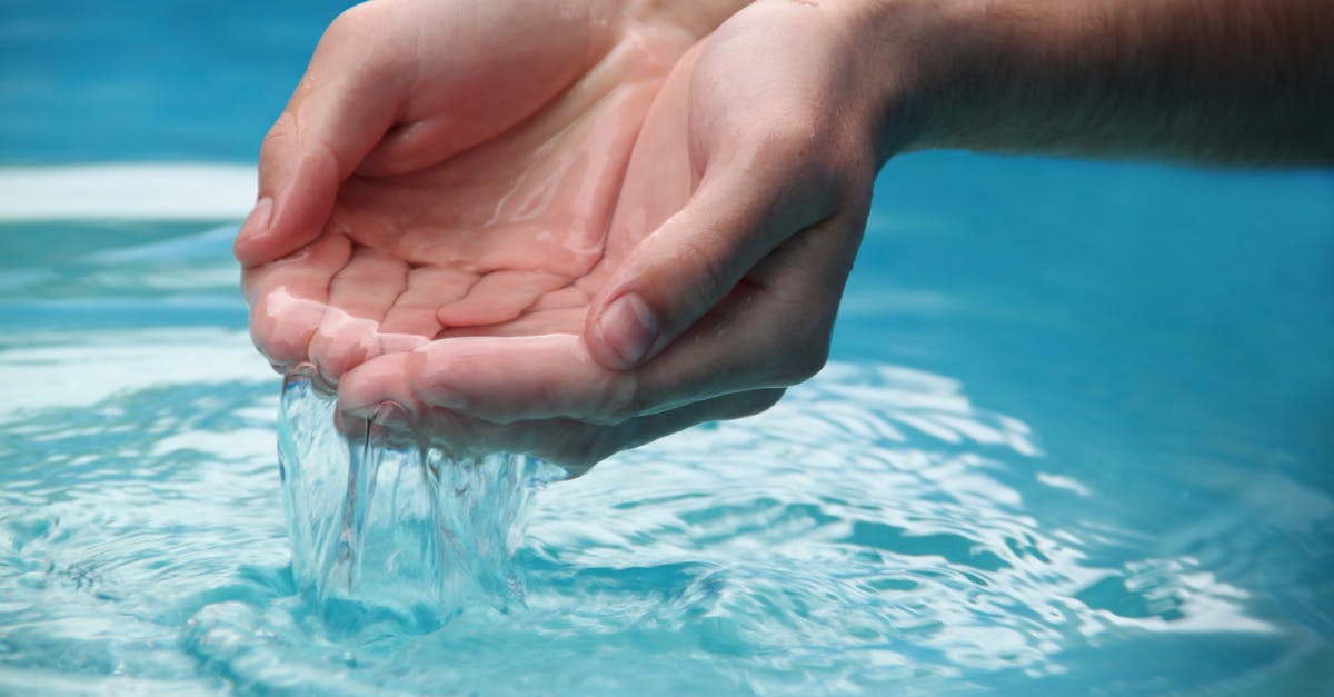 Do human or elven prisoners die of thirst or starvation? - Person's Scooping Water by Hands Do human or elven prisoners die of thirst or starvation? - Person's Scooping Water by Hands