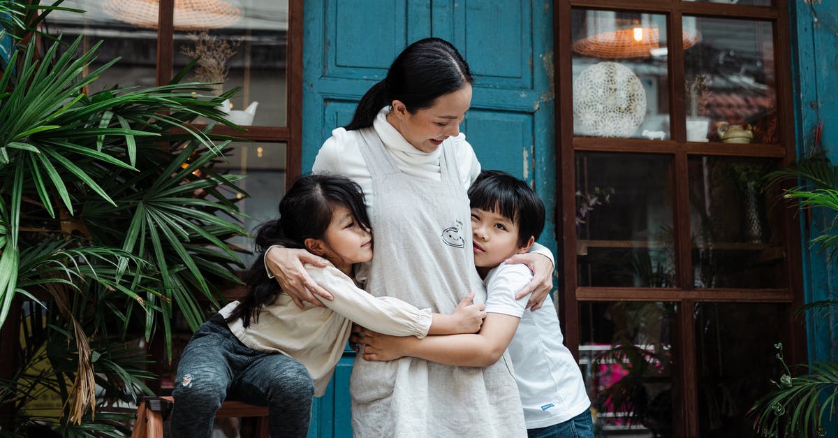 Do I need three ps+ accounts if I have three PS4's in the same house? - Photo of Woman Having Fun With Her Kids