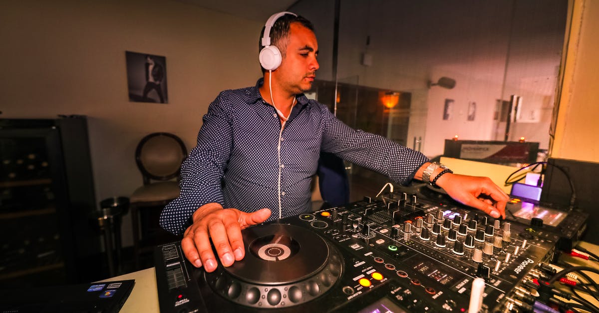 Do standard headphones work with the XBox 360 controller? - Male Disc Jockey Do standard headphones work with the XBox 360 controller? - Male Disc Jockey