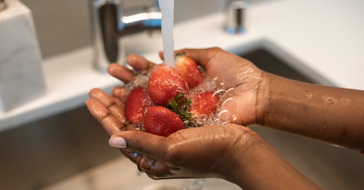 Do strawberries in Celeste Classic (Pico-8) count toward the level strawberries? - Person Holding Red Strawberries in Plastic Pack