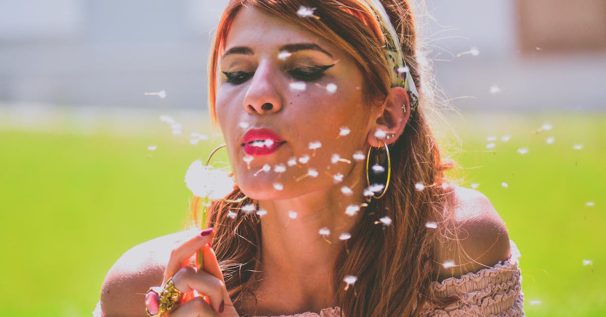 Do Sweeping Wind - Cyclone tornados still proc Life on Hit? - Photo of Woman