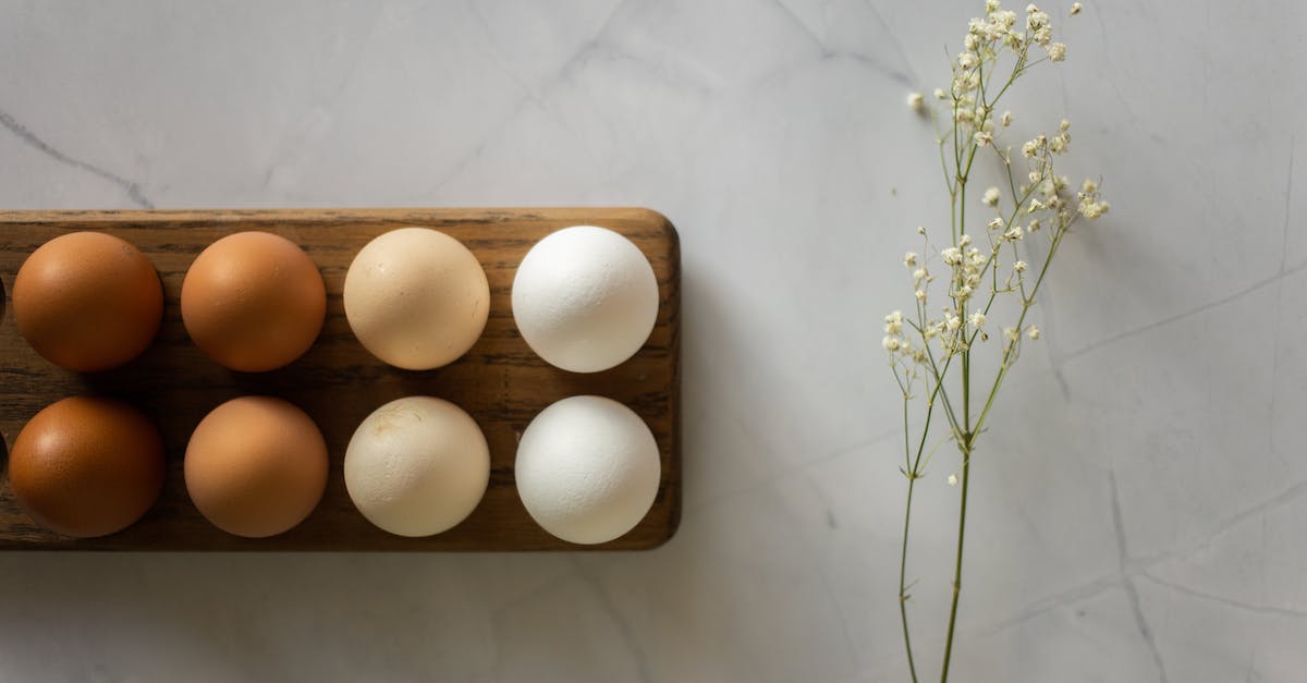 Do thrown eggs deal damage? - Brown and White Eggs on Wooden Tray Do thrown eggs deal damage? - Brown and White Eggs on Wooden Tray