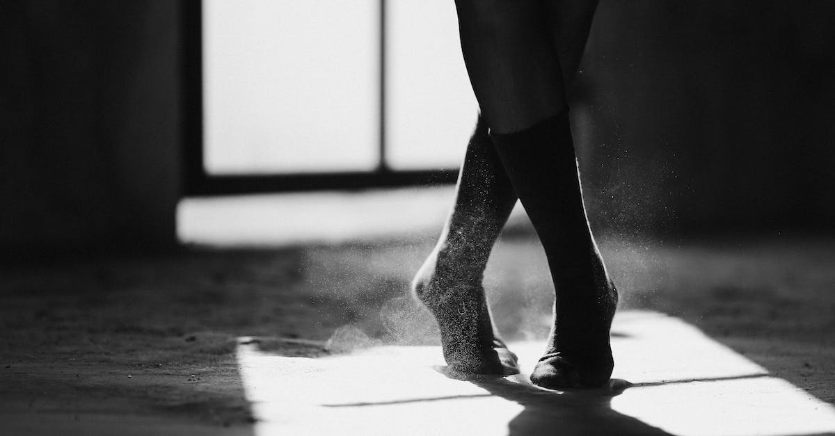Does a gem / a sentry ward or dust reveal Slark's Shadow Dance? - Black and white of crop anonymous female ballet dancer standing on dusty floor with crossed legs