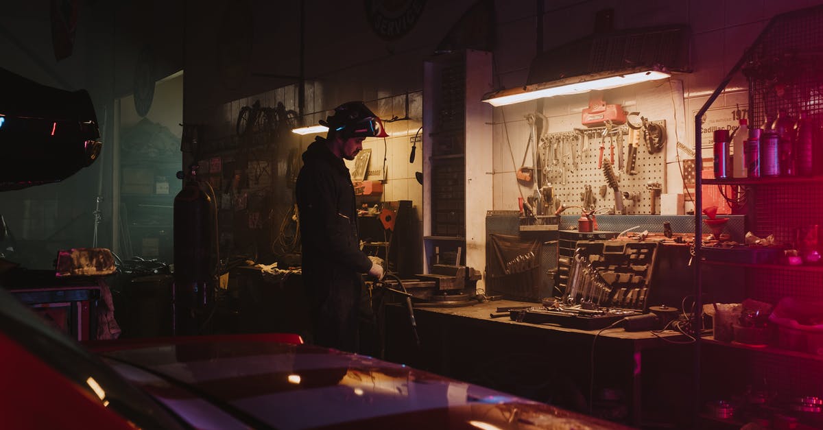 Does an uninstall/reinstall usually fix bugs in Fallout 4? - Man in Black Jacket Standing Near Table Does an uninstall/reinstall usually fix bugs in Fallout 4? - Man in Black Jacket Standing Near Table