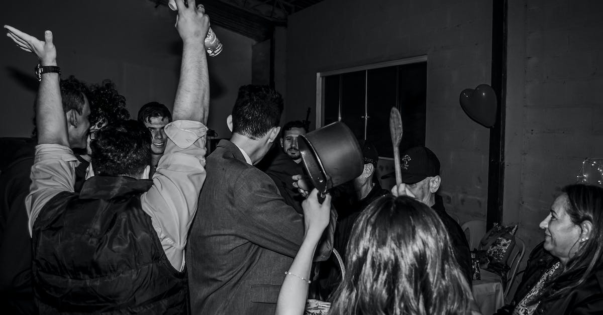 Does Crusader Kings 2 Without DLCs Have factions? - People having Fun Together