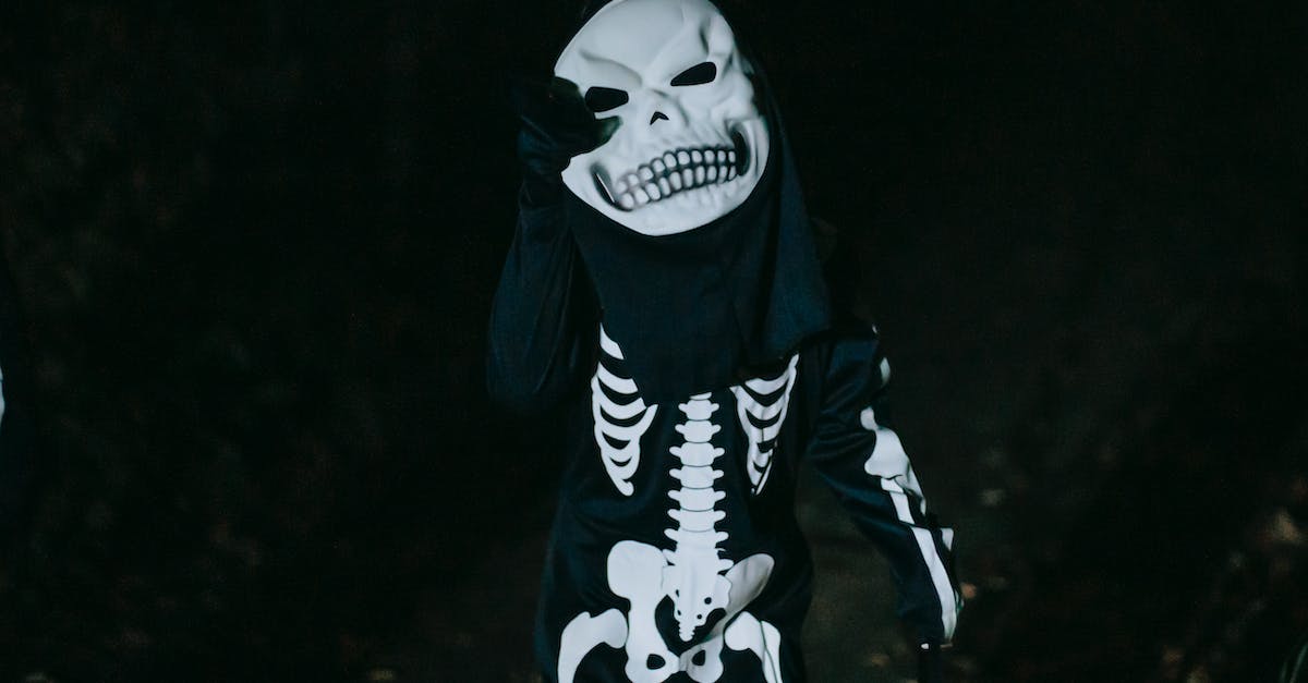Does Dead Space have many jumpscares? - Unrecognizable kid in skeleton costume during Halloween